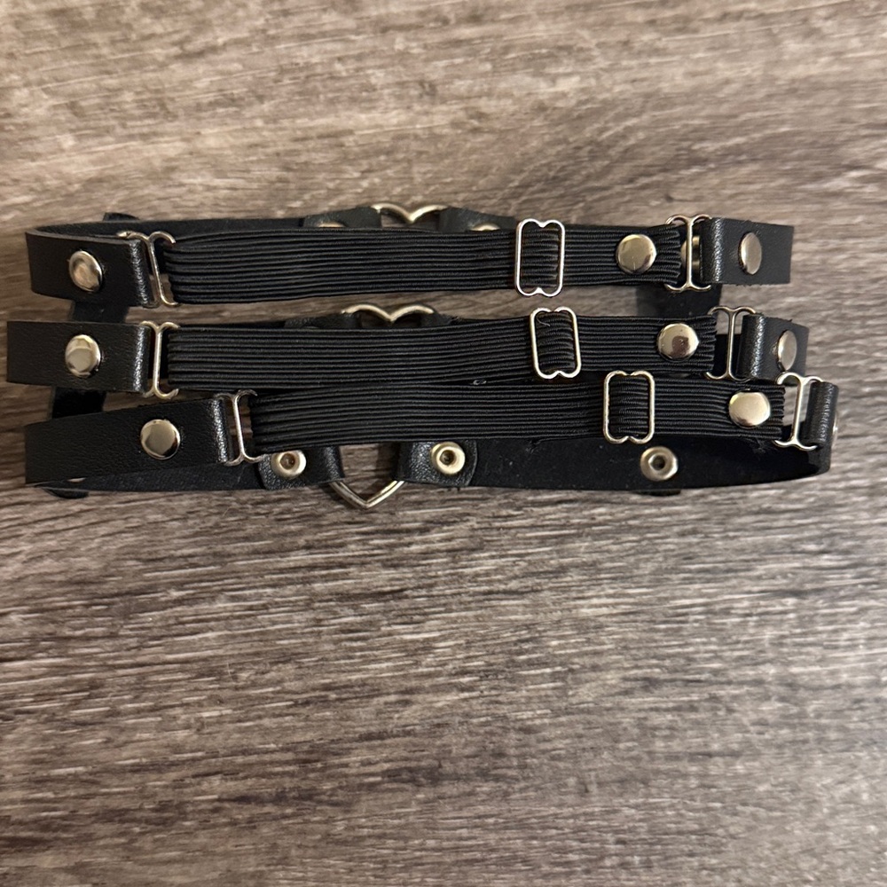 Black Heart Leg Garter with Silver Accents - Picture 2 of 2
